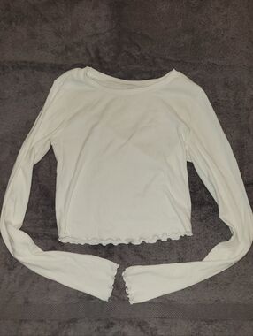 Aeropostale Creme White Long-Sleeve Lettuce-Edge Top